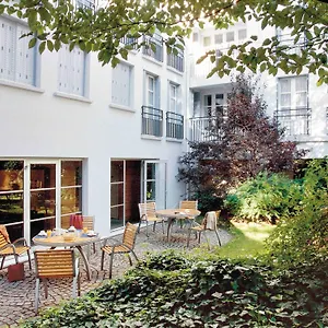 Adagio Montmartre Апарт-отель Париж