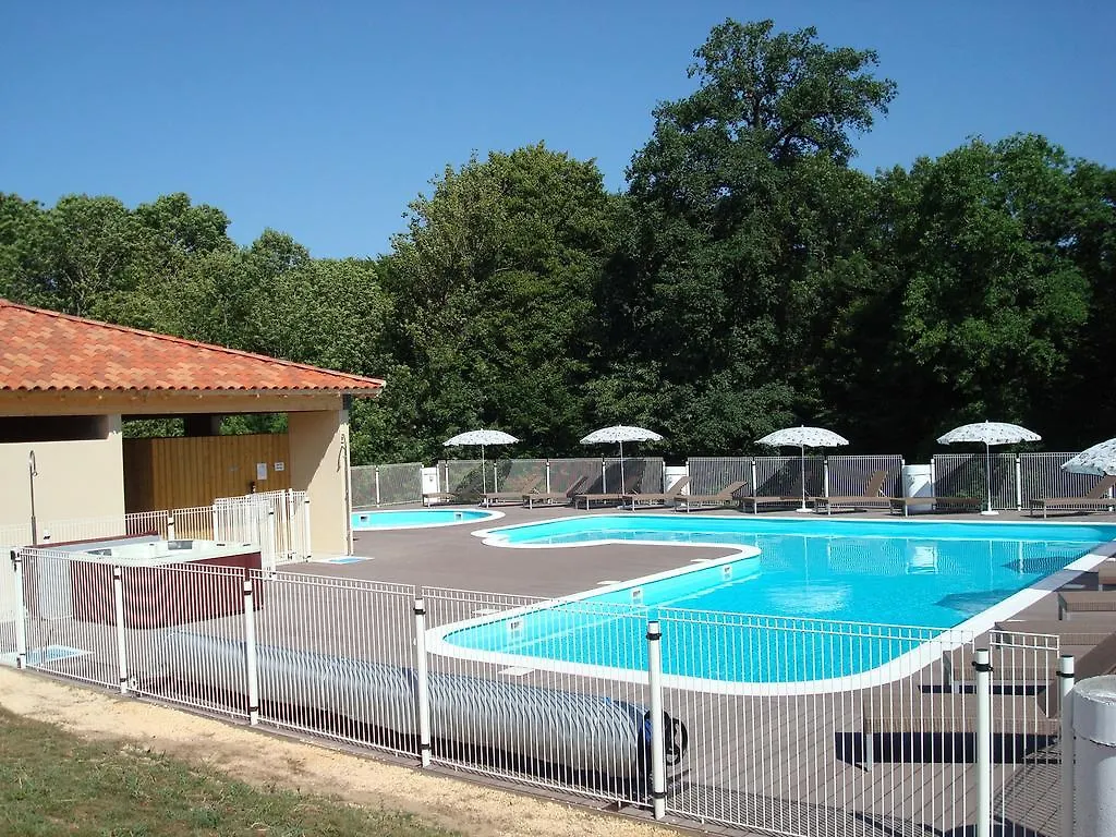 Le Lac Bleu Lacapelle-Marival منتزه العطل